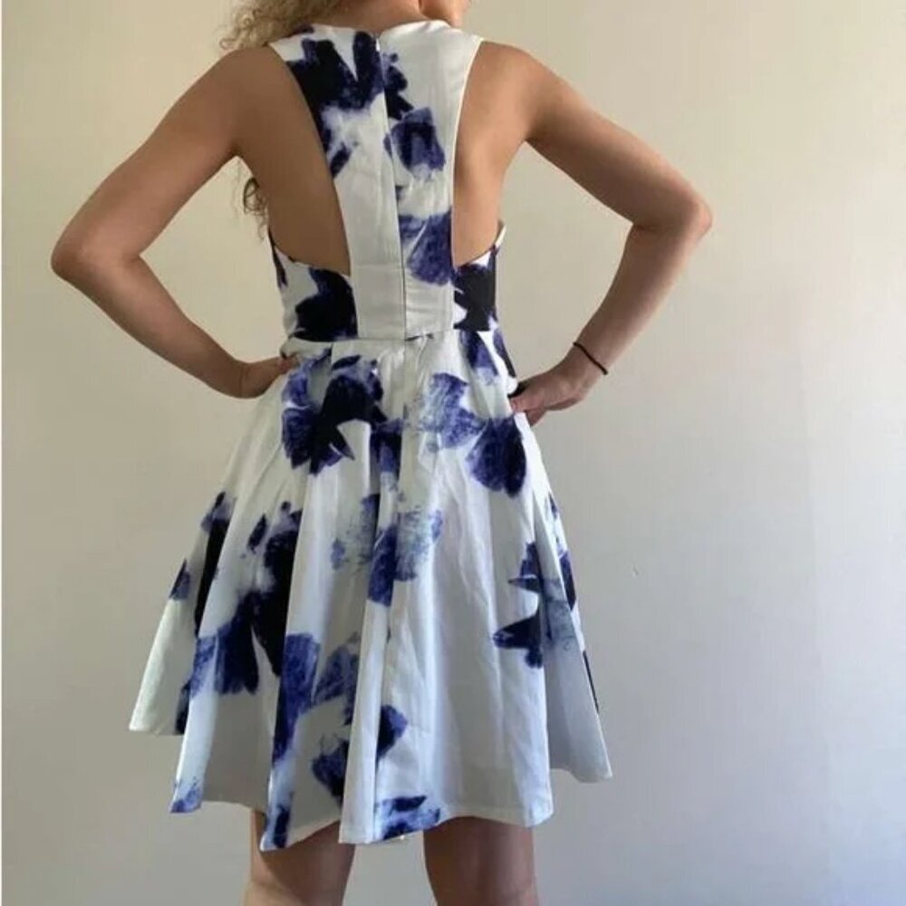 New LULU'S Seeing Chic Blue White Watercolor Sleeveless Racerback Skater Dress S - Picture 3 of 8